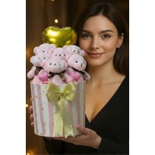 Sole Sevgililer Gününe Özel: Gold Detaylı Premium Silindir Kutuda, Kalpli Balonlu 6’lı Pembe Ayıcık Buketi