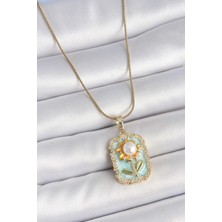 Inure Jewelry 316L Çelik Gold Renk Zincir Mavi Mineli Incili Papatya Işlemeli Portre Model Kadın Kolye