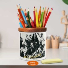 Asilmeydan Cephede Silah Arkadaşlarıyla Atatürk Ahşap Seramik Kalemlik -8