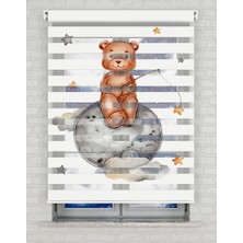 BRIGHTCOVER Ayın Üstünde Sevimli Ayıcık Baskılı Zebra Perde - Gece Gündüz - Bebek Odası Perdesi | Kokusuz Mürekkeple Basılmış  Zebra Perdeler ile Sende Tarzını Yansıt! | 1 Dakikada Pratik Montaj