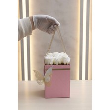 Vibecomtr Sevgiliye Özel Şık Çanta Kutuda Beyaz Güller - Romantik Hediye Seti Altın Detaylı Kelebek ve Ayıcık