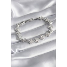 Inure Jewelry Pirinç Gümüş Renk Zirkon Taşlı Yonca Model Vıp Seri Kadın Bileklik