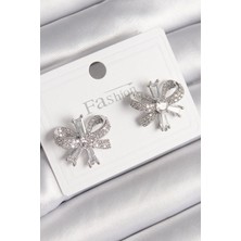 Inure Jewelry Pirinç Gümüş Renk Zirkon Taşlı Fiyonk Model Kadın Küpe