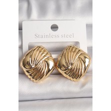 Inure Jewelry Pirinç Gold Renk Işlemeli Kare Model Kadın Küpe