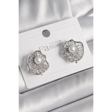 Inure Jewelry Pirinç Gümüş Renk Zirkon Taşlı Çiçek Model Inci Detay Kadın Küpe