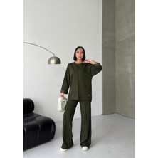 Moda Paketi Kadın Patch Detaylı Oversize Ikili Takım – Rahat Kalıp Sweatshirt ve Paça Detaylı Pantolon