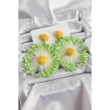 Inure Jewelry Yeşil Püsküllü Papatya Figürlü Hasır Örgü Model Gold Renk Kadın Küpe