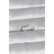 Inure Jewelry Pirinç Gümüş Renk Zirkon Taşlı Çiçek Model Kadın Yüzük