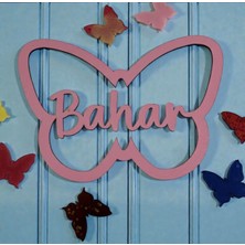 Pelince Kişiye Özel Isimli Kelebek Makrome Kasnağı - Bebek ve Çocuk Odası Kapı Süsü Isimliği - Dekoratif Kelebek Figürlü Duvar Süsü Makrome Malzemesi - Hastane Odası Kapı Isimliği (27X24 Cm)