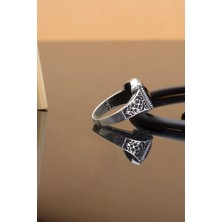 Siyah Zirkon Taşlı Yan Kenarı Işemeli 925 Ayar Gümüş Erkek Yüzük