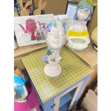 Renkli Fırça Yüzünde Çiçekler Açan Kız Polyester Biblo Hediyelik