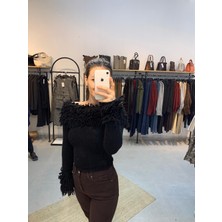 Ecenin Favorileri Madonna Yaka Yakası ve Kolları Püsküllü Siyah Kadın Kazak