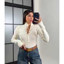 Ecenin Favorileri Ekru Düğme Detaylı Bisiklet Yaka Kadın Bluz