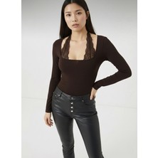 Avakado Boyunda Bağlamalı Dantel Detaylı Uzun Kollu Bluz