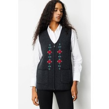 Desen Triko Kadın V Yaka Nakış Işlemeli Kısa Yün Yelek 25002 Siyah