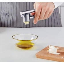 Makkam Sarımsak Ezici, Paslanmaz Çelik Sarımsak Presi, Sarımsak Kesici, Sarımsak Ezici, Sağlam Paslanmaz Çelik Saplı, Pratik Bir Mutfak Yardımcısı ve Mutfak Aleti, 15,8 x 5 cm