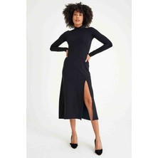 Mh Uzun Kollu Derin Yırtmaçlı Kapalı Yaka Elbise