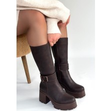 Alfaze Tokalı Yandan Fermuarlı Topuklu Çizme Kahverengi Topuk Boyu 7 cm