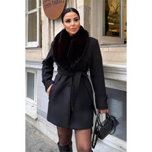 Neşeli Butik Kadın Cep Detaylı Kuşaklı Yaka Kürklü Kısa Kaşe Kaban NBSTR1019