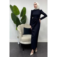 Tesettür Diyarı Zümre Model Krep Kumaş Gül Detaylı Elbise-Lacivert