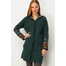 Desen Triko Kadın Kapüşonlu Kilim Jakarlı Püsküllü Yün Kaban Yeşil