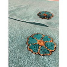 Turkuaz Renkte, Işlemeli Vücut Banyo Havlusu