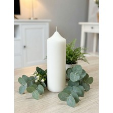 Kubbe Uzun Beyaz Silindirik Dekoratif Mum 22 cm x 7.8 cm – 95 Saat Yanma Süresi