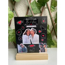 Tiny Stories TR Sevgililer Günü Özel Mıknatıslı Pano Seti-2+Tahta Stand (3 Fotoğraf,1 Isimlik,11 Emoji)