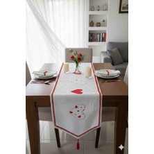 Yarımada Kadın Kooperatifi Sevgililer gününe özel,Piremium Duck Keten Kalp Nakışlı Masa Runnerı - Kırmızı Biyeli & Püskül Detaylı - 170X50 cm