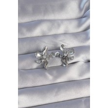 FRY Pirinç Gümüş Renk Inci Detay Çiçek Tasarımlı Küpe