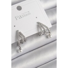 İlkyaz Fashion Pirinç Gümüş Renk Zirkon Taşlı Pençe Model Inci Detay Kadın Küpe ILKYAZB-RSBJTR34