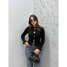 Altın Düğme Detaylı Volanlı Triko