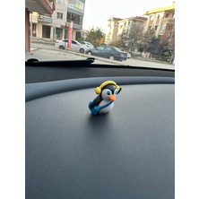 Bir Aksesuar Al Araç Içi Biblo Sevimli Sarı Kulaklıklı Pengui Şık Tasarım Tüm Araç Modellerine Uygun