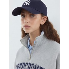 Modeva Global Kadın Gri Yarım Fermuarlı Oversize Sweatshirt – Baskılı, Yumuşak Dokulu, Günlük & Spor Şık