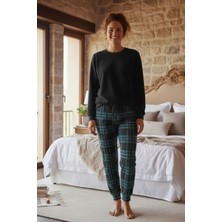 Dofi Kadın Kışlık Flanel Pijama Takımı – Üst Flanel, Alt Ekose, Uzun Kollu, Pembe / Lacivert