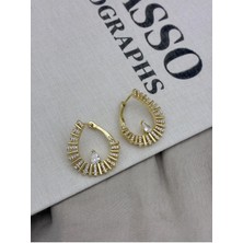 Hedef Bijuteri Gold Renk Zirkon Taş Dizilimli Ortası Damla Taş Detaylı Küpe CM65