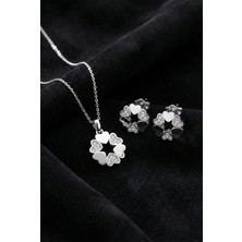 Roza Silver 925 Ayar Gümüş Rodyum Kaplama Zirkon Taşlı Birleşen Kalpler Çiçek Kolye-Küpe 2'li Set