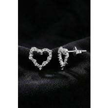 Roza Silver 925 Ayar Gümüş Rodyum Kaplama Zirkon Taşlı Sarmaşık Detaylı Kalp Çivili Küpe