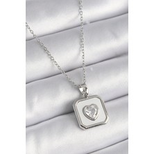 Eco Lounge 316L Çelik Gümüş Renk Kare Madalyon Kalp Zirkon Taş Işleme Kadın Kolye