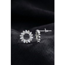 Erdobia 925 Ayar Gümüş Rodyum Kaplama Zirkon Taşlı Defne Yaprağı Çelenk Çivili Küpe