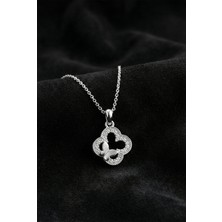 Erdobia 925 Ayar Gümüş Rodyum Kaplama Zirkon Taşlı Kelebek Detaylı Yonca Kolye