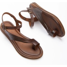 MFT Ayakkabı Kadın Kahverengi Hakiki Deri Görünümlü Parmak Arası Sandalet