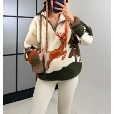 Leilaa Dik Yaka Geyik Desenli Polar Sweatshirt