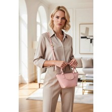 Benerly Kadın Kapaklı Çapraz Askılı Omuz Çantası Orta Boy Ayarlanabilir Uzun Askı ve Kısa Saplı Taşıma