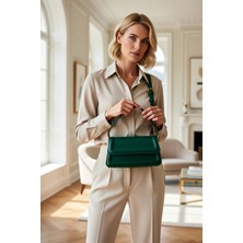 Benerly Kadın Çapraz Askılı Mini Omuz Çantası Kapaklı Düz Desenli Ayarlanabilir Askılı Şehir Modeli