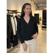 Patuta Butik Siyah V Yaka  Önü Düğmeli Hırka