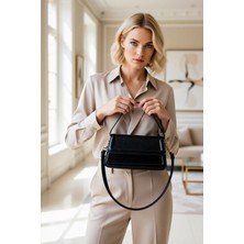 Benerly Kadın Çapraz Askılı Mini Omuz Çantası Kapaklı Düz Desenli Ayarlanabilir Askılı Şehir Modeli