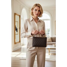 Benerly Kadın Geometrik Desenli Fermuarlı Bilek Askılı Tek Ana Bölmeli Astarlı Iç Cepli Geniş Hacimli Clutch