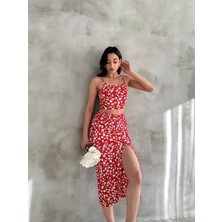 Modanı Seç Kadın Kırmızı Çiçek Desenli Askılı Crop Bluz ve Yırtmaçlı Etek Ikili Takım