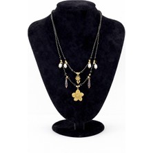 Pangu Inci ve Taş Detaylı Çiçek Figürlü Siyah Ipli Charm Tasarımlı Kolye